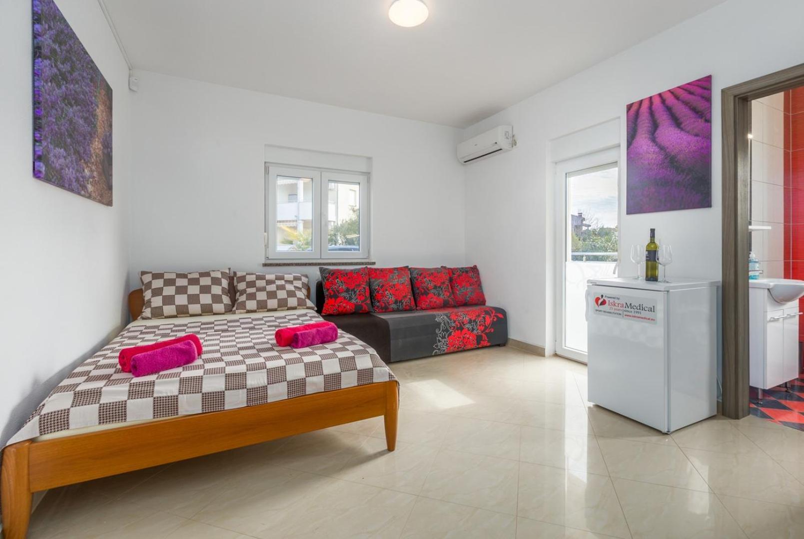 Villa Vita Apartments & Studios With Common Pool Valbandon Exterior photo