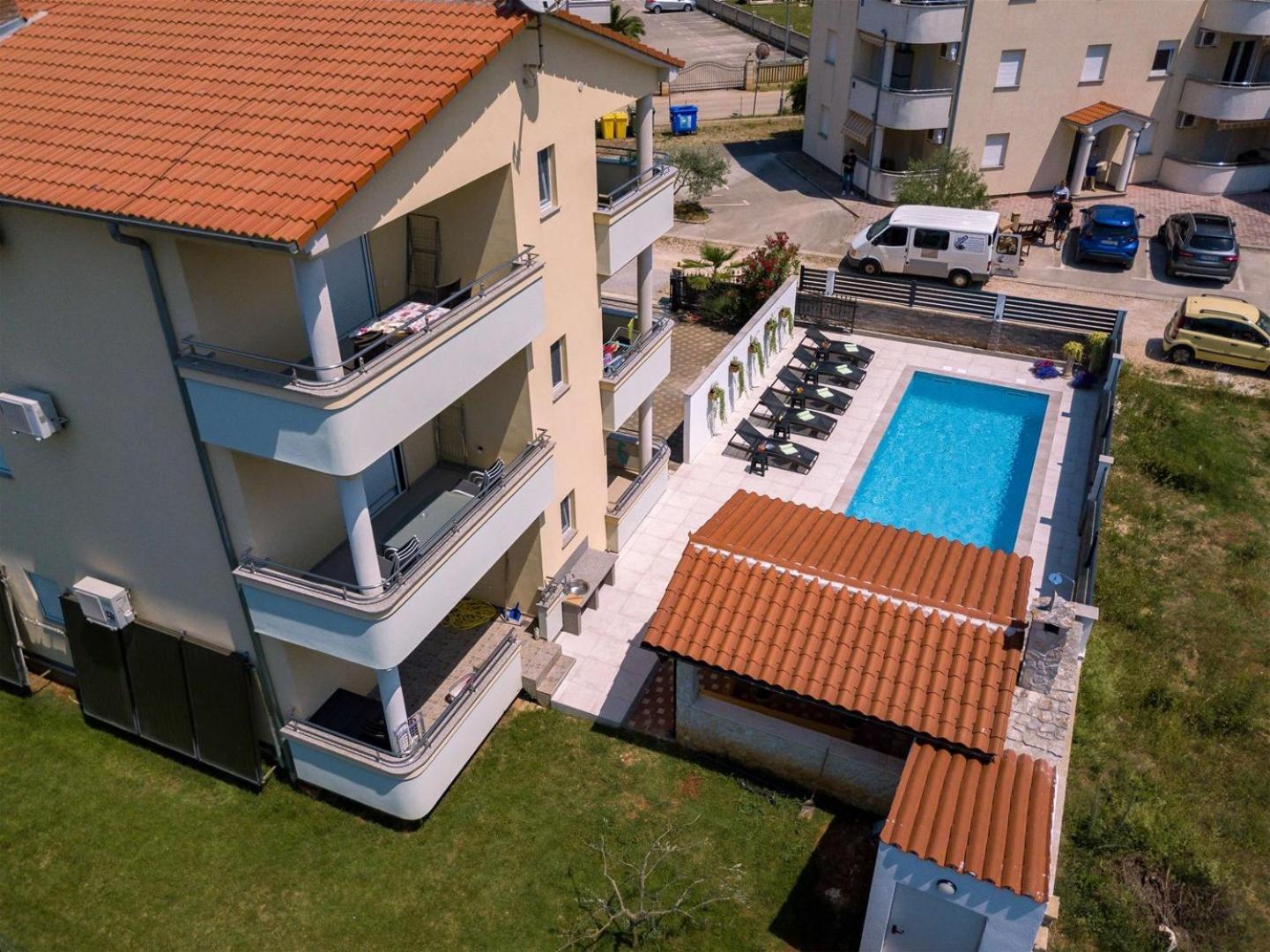 Villa Vita Apartments & Studios With Common Pool Valbandon Exterior photo