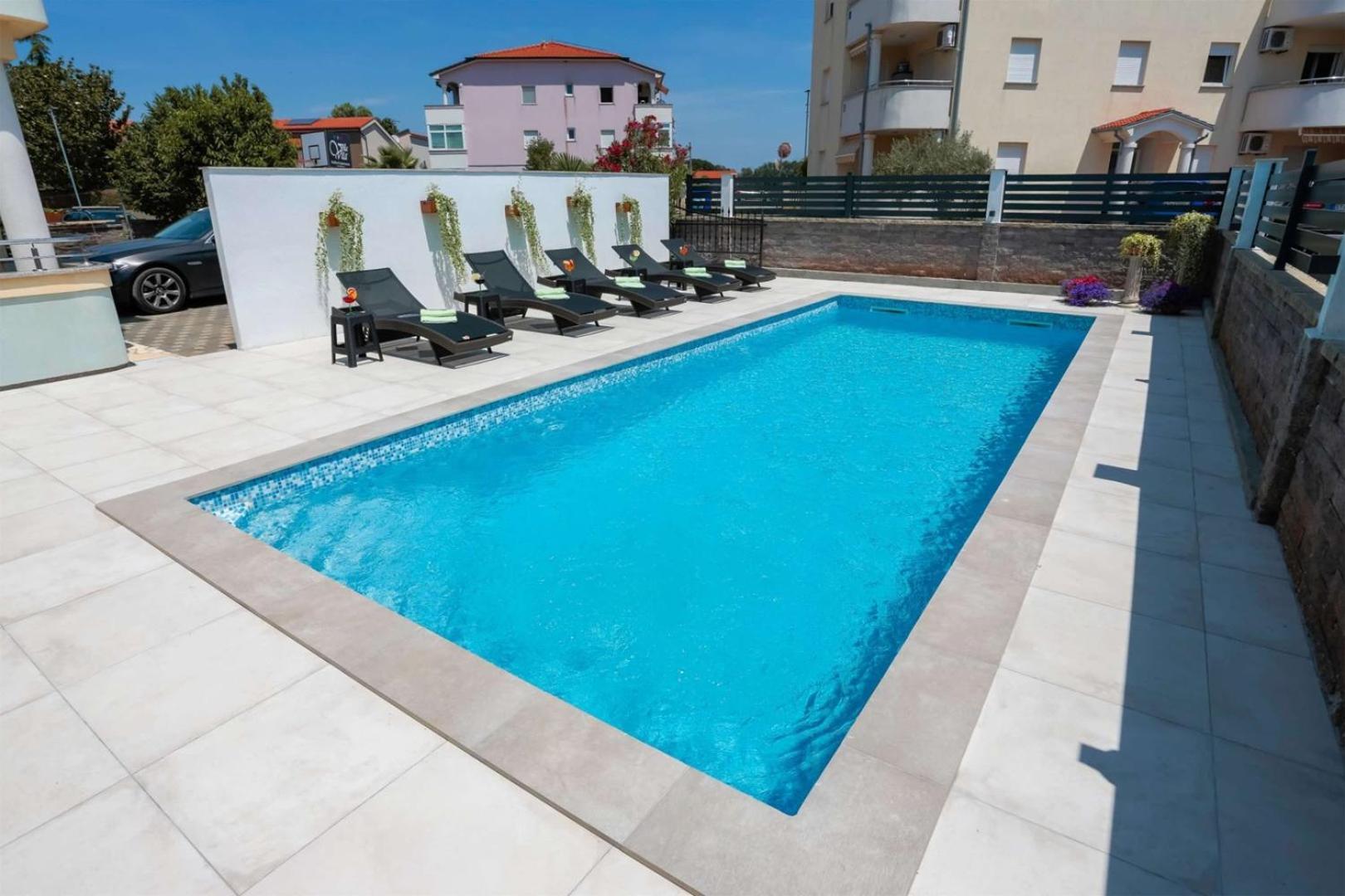 Villa Vita Apartments & Studios With Common Pool Valbandon Exterior photo