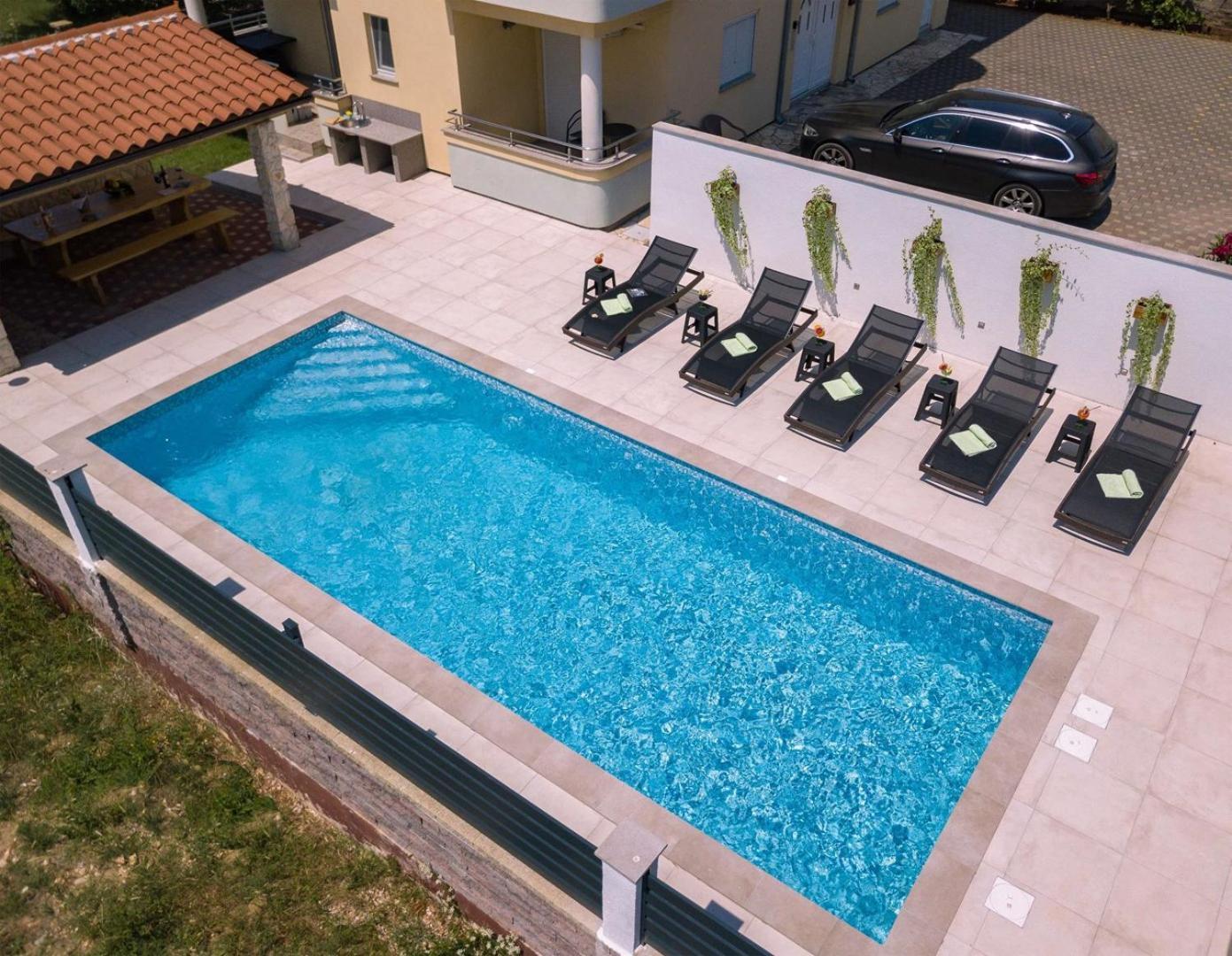 Villa Vita Apartments & Studios With Common Pool Valbandon Exterior photo