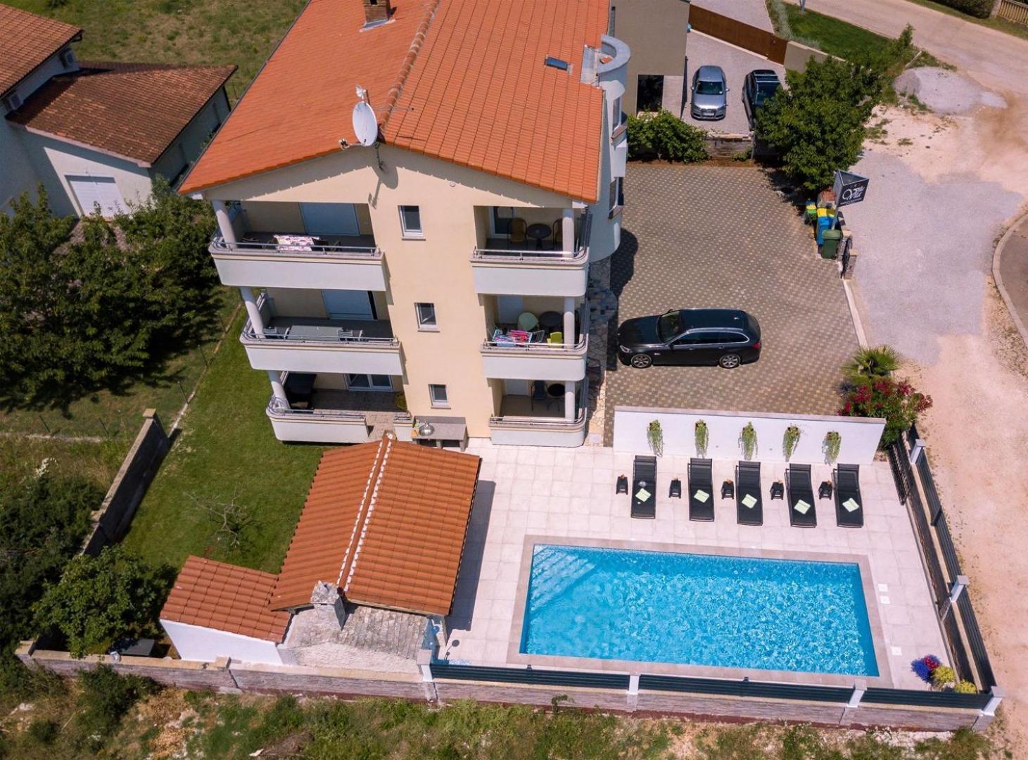 Villa Vita Apartments & Studios With Common Pool Valbandon Exterior photo