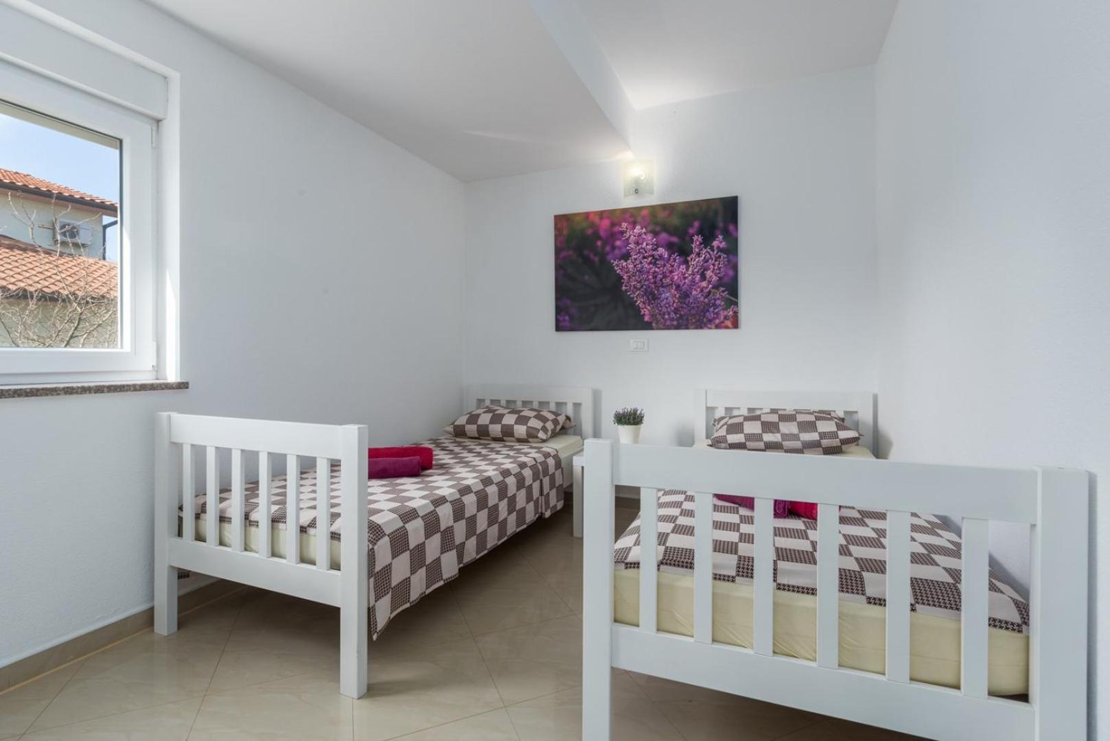 Villa Vita Apartments & Studios With Common Pool Valbandon Exterior photo