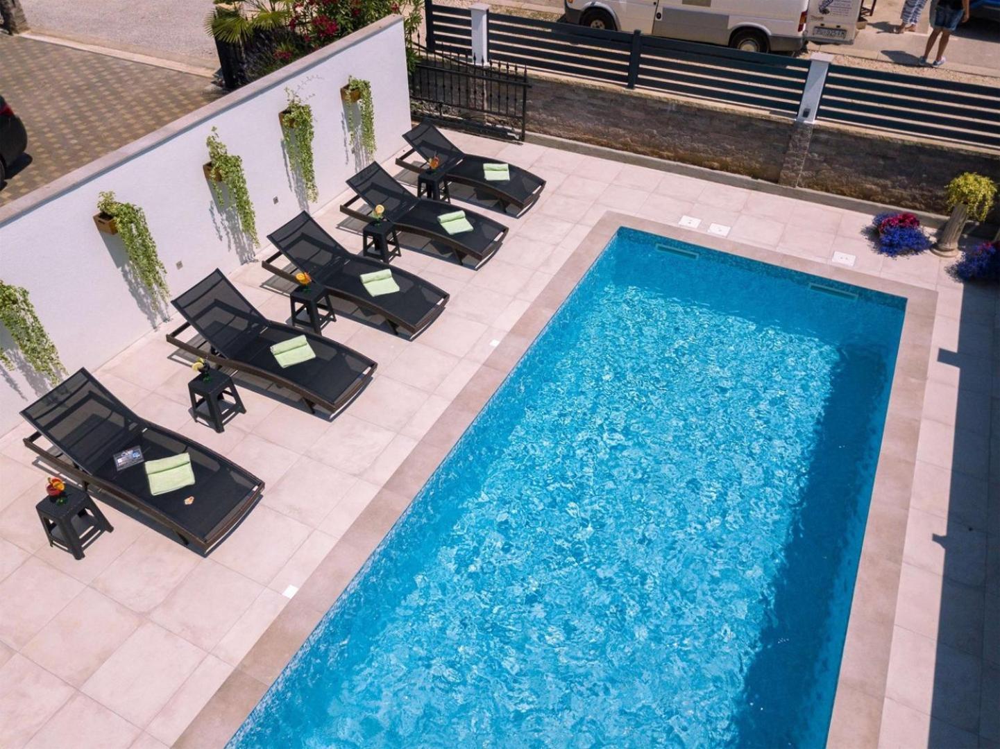 Villa Vita Apartments & Studios With Common Pool Valbandon Exterior photo